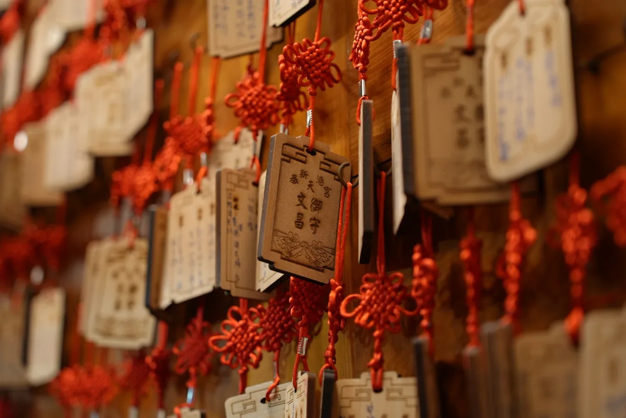 Chinese Knots: How a Single Cord Weaves Luck, Love, and Decoration — article body image for TodayChinese