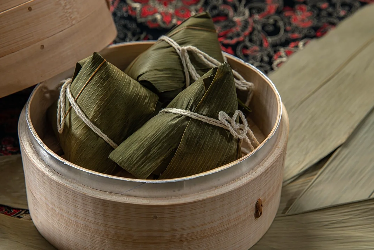 How Chinese Families Prepare for Dragon Boat Festival Before the Race Begins — featured image for TodayChinese