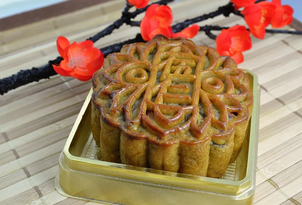 Mid-Autumn Festival: Mooncakes, Family Reunions, and the Chinese Moon — traditional Chinese festival guide