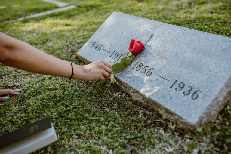 Qingming Festival: Tomb Sweeping, Spring Outings, and the Meaning of Remembrance in China — traditional Chinese festival guide