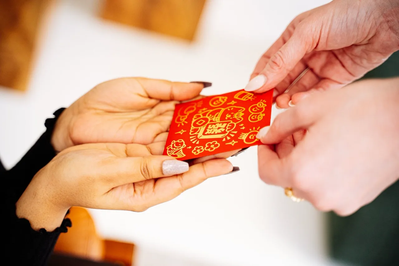 Red Envelopes in Chinese Culture: Lucky Money, Etiquette, and Family Warmth — featured image for TodayChinese