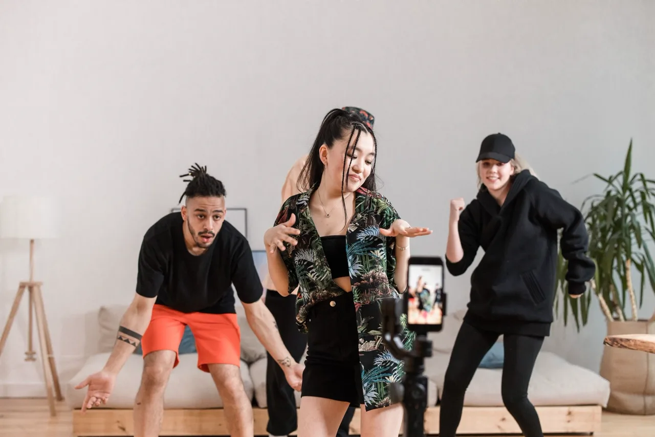 Short Videos in China: How 15 Seconds Changed Storytelling for a Generation — featured image for TodayChinese